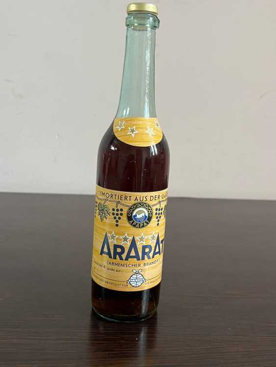 Армянский "Арарат 4 звезды" 1986 года.0,5 л. СССР. Экспортный.