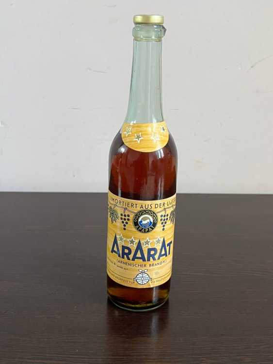 Армянский "Арарат 4 звезды" 1987 года.0,5 л. СССР. Экспортный. Армянский "Арарат 4 звезды" 1987 года.0,5 л. СССР. Экспортный.