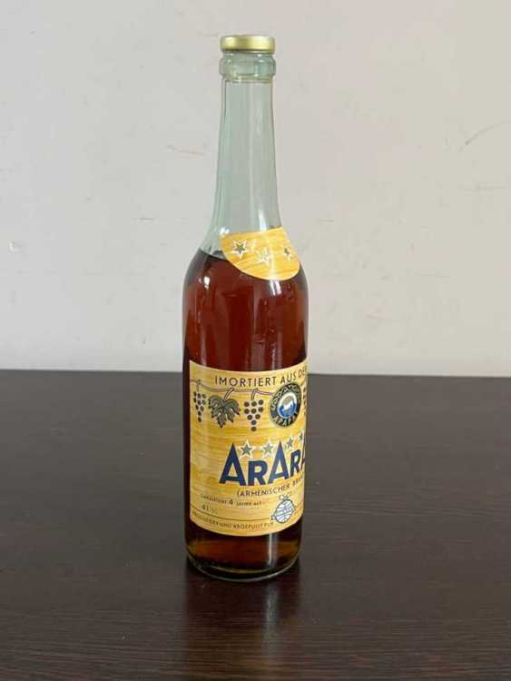 Армянский "Арарат 4 звезды" 1987 года.0,5 л. СССР. Экспортный. Армянский "Арарат 4 звезды" 1987 года.0,5 л. СССР. Экспортный.