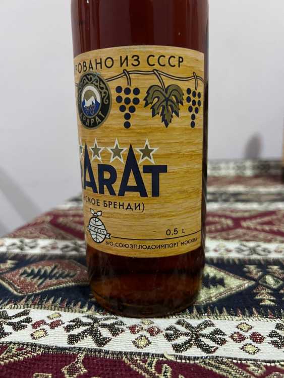 Армянский "Арарат 5 лет" 1981 года. 0,5 л. СССР. Экспорт. 2 Армянский "Арарат 5 лет" 1981 года. 0,5 л. СССР. Экспорт. 2