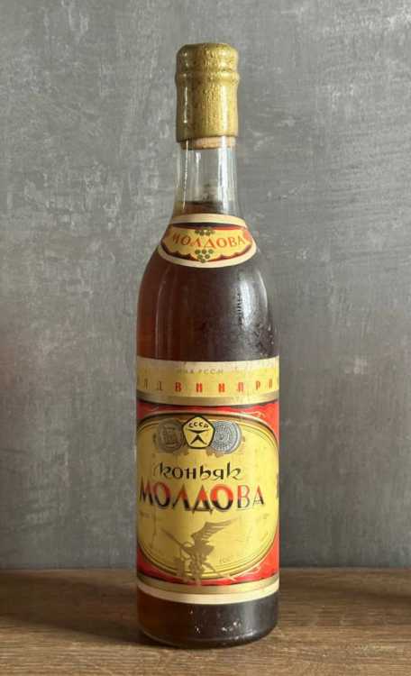 Молдавский  "Молдова 7 лет" 1965-1973 года. СССР. Редкий.