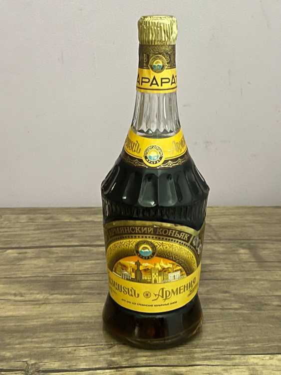 Армянский "Армения 10 лет" 80-е. 0,5 л.  СССР. 