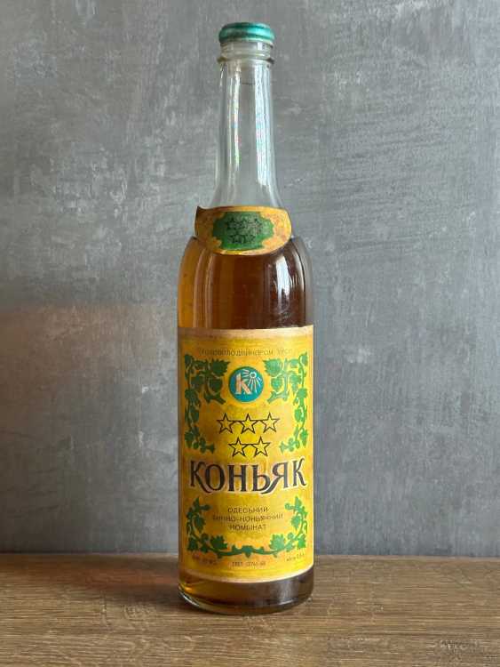 Украинский "5 звезд"  28.05. 1976 года розлива. Одесский з-д. 0,5 л. СССР.