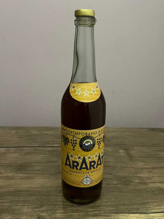 Армянский "Арарат 5 лет" 1984 года . 0,5 л. СССР. Экспорт.