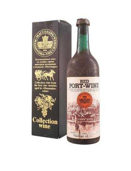 "Портвейн красный Массандра" 1954 года урожая.