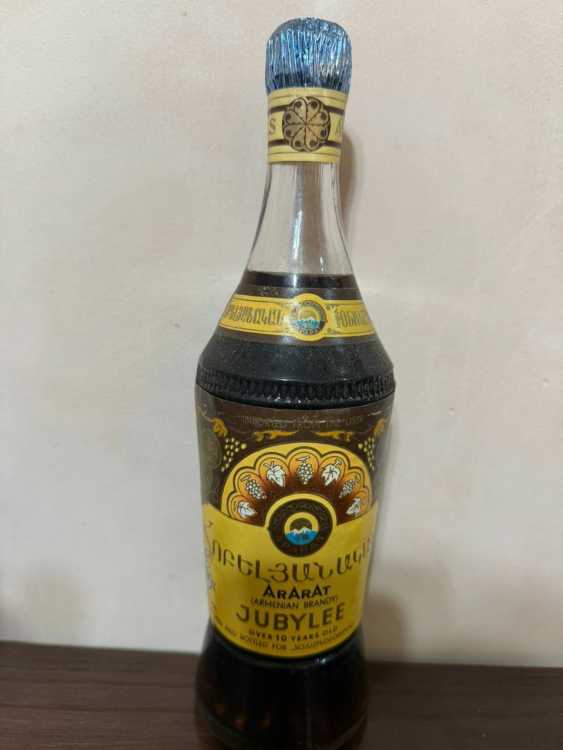 Армянский "Юбилейный 10 лет" 80-е года. 0,5 л. СССР. 3
